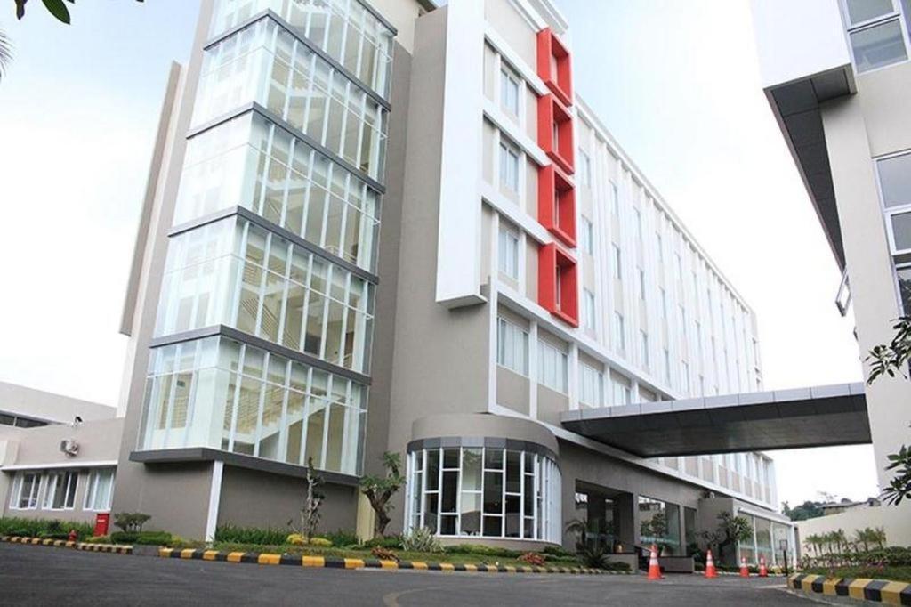 Horison Hotel Sukabumi Exterior foto