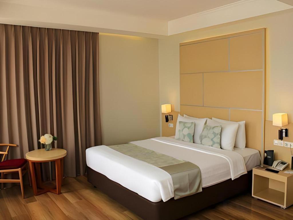 Horison Hotel Sukabumi Exterior foto
