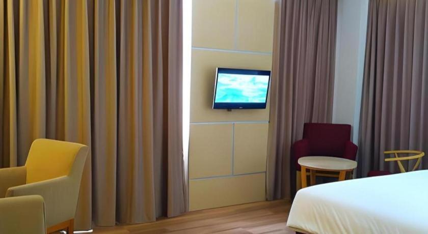 Horison Hotel Sukabumi Exterior foto