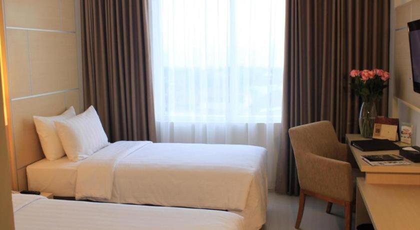 Horison Hotel Sukabumi Exterior foto