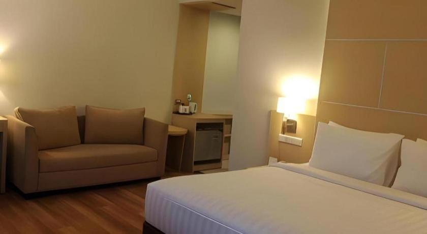 Horison Hotel Sukabumi Exterior foto