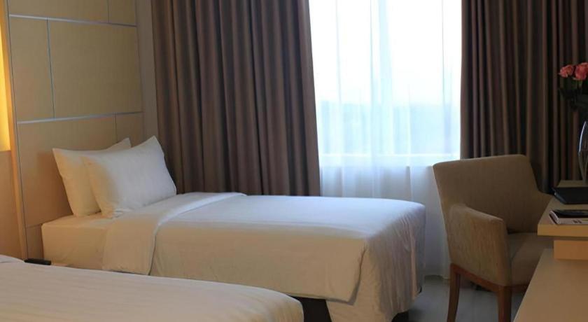Horison Hotel Sukabumi Exterior foto