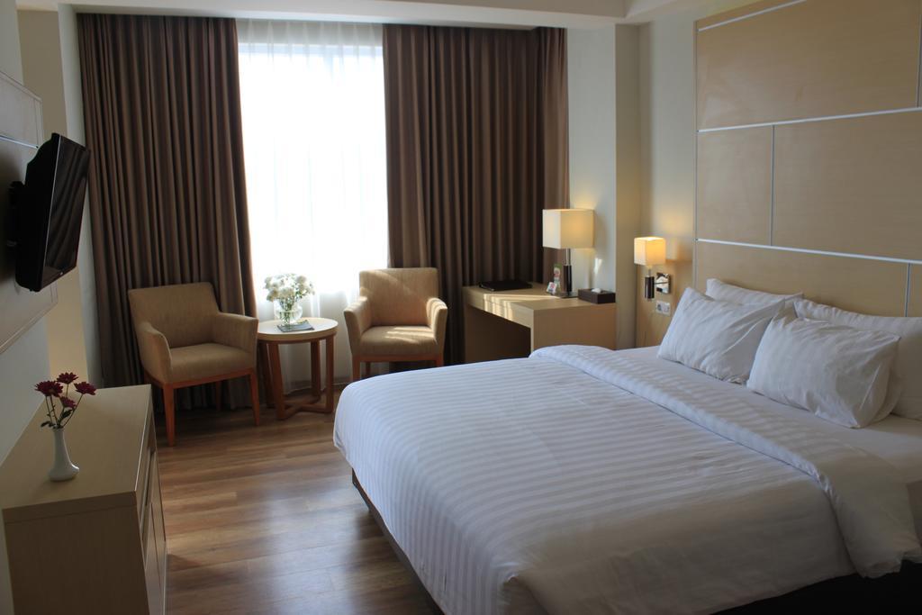 Horison Hotel Sukabumi Exterior foto